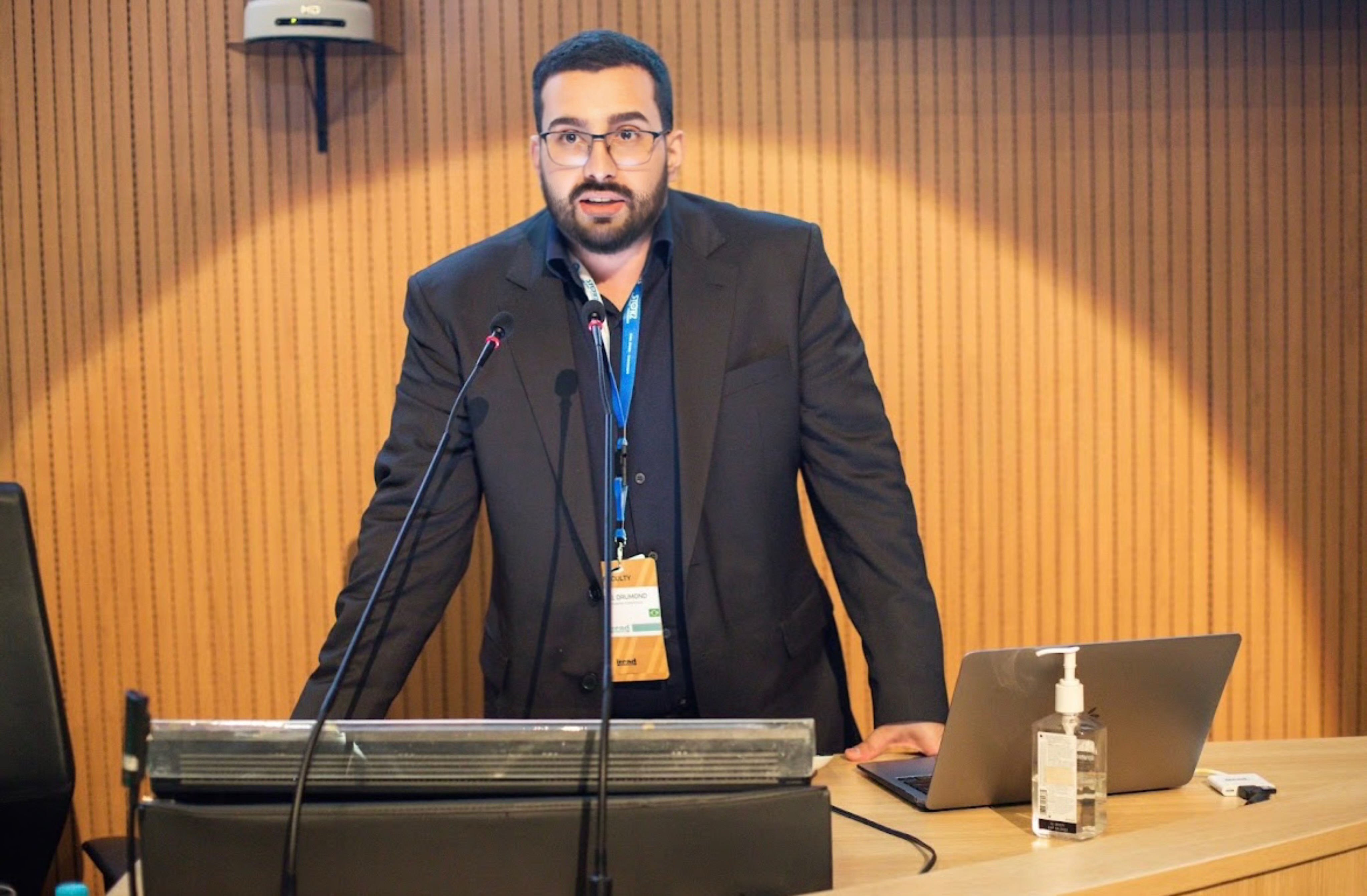 Dr. Samuel Drumond Esperança - Ginecologista Oncológico especializado em cirurgia minimamente invasiva