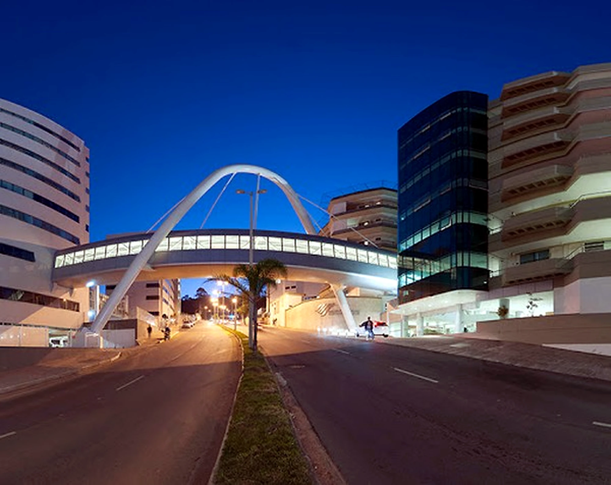 Vista externa do Centro Médico Monte Sinai, em Juiz de Fora